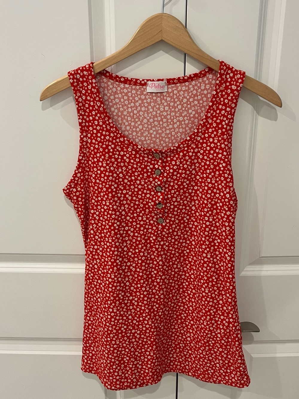 The Pulse Boutique Women's Small Red scoop neck Floral Tank Top with buttons